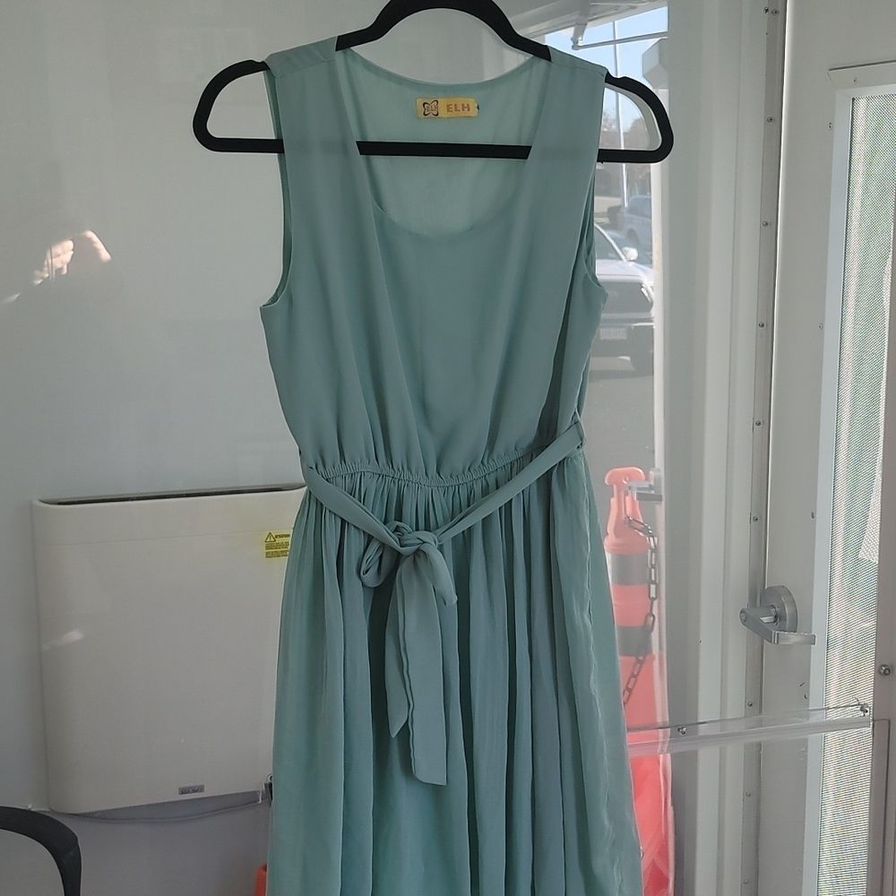 ELH DRESS GOOD PRE-OWNED CONDITION MEDIUM